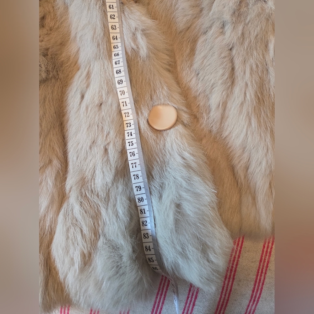 Magnificient Rabbit Fur Vest - Picture 6 of 9